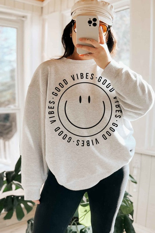 GOOD VIBES HAPPY SMILES OVERSIZED SWEATSHIRT