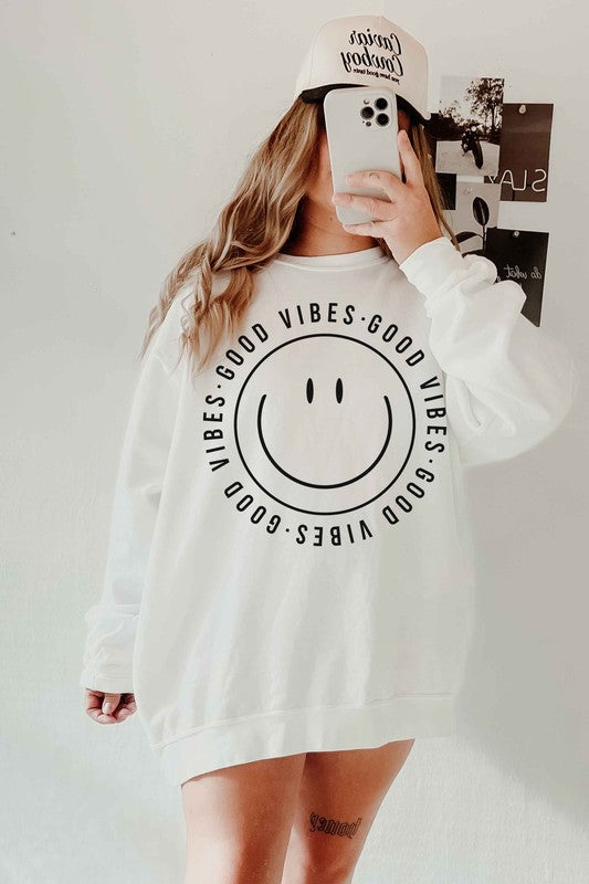 GOOD VIBES HAPPY SMILES OVERSIZED SWEATSHIRT