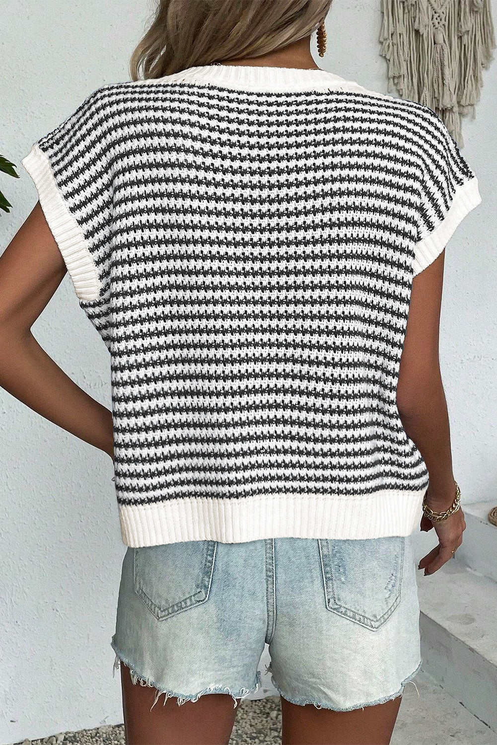 Black Stripe Ribbed Trim Loose Fit Knitted Sweater Vest